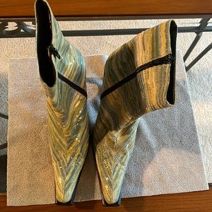 Fancy Stylish boots by Wild Orchid, size 9